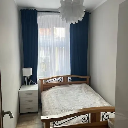Sunny & Spacious Apartment, דירה ורוצלב